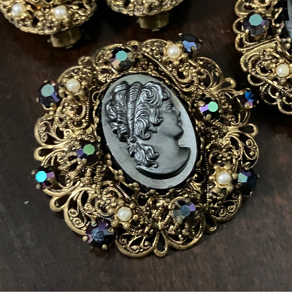 Vintage West Germany Black Glass Cameo Jewelry Set - Necklace, Brooch & Earrings - Picture 4 of 15